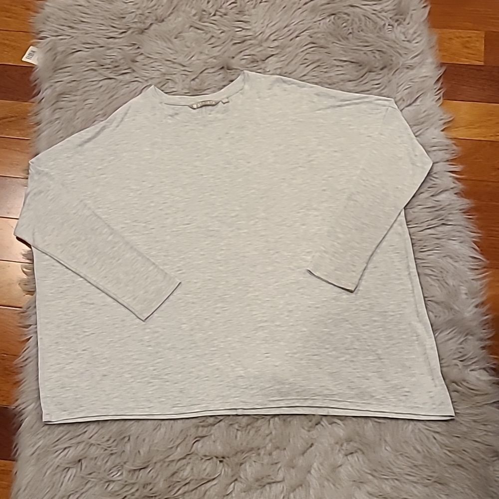 Athleta womens oversized gray flowy a symmetrical bottom long sleeve shirt